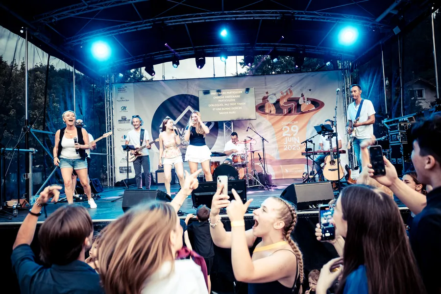 Photo live du Karaoké Live Band à Sallanches - 2025 KARAOKE LIVE BAND SALLANCHES By ACOESNON 300